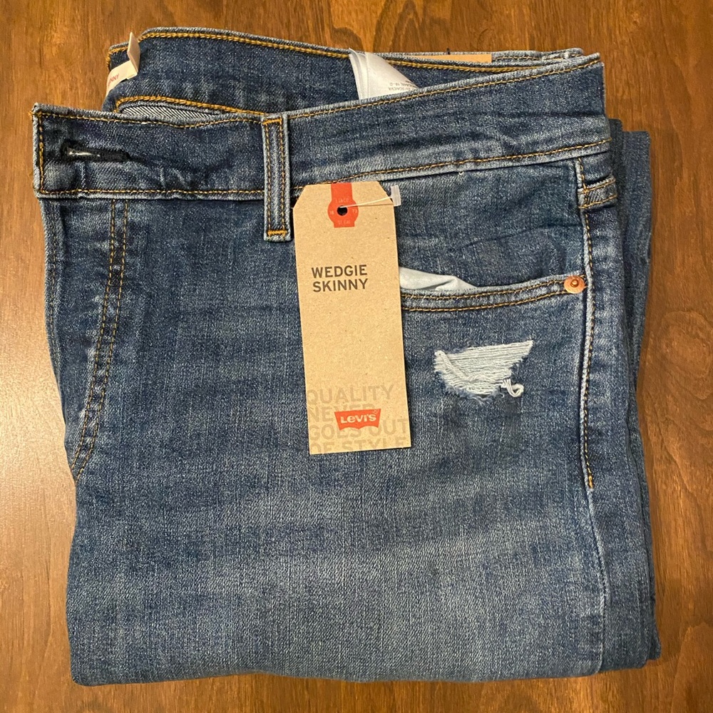 Levi’s Stretch Distressed Skinny Jean Size 20